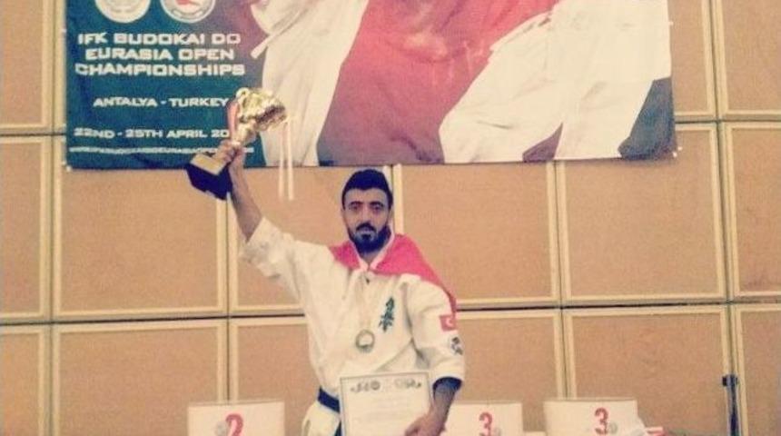 Karatenin Altın &Ccedil;ocuğundan Uluslararası Şampiyonluk