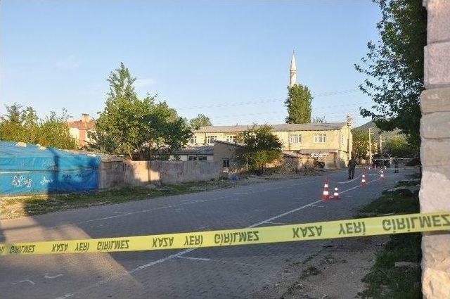 İhbar Harekete Geçirdi, Caminin Karşısında 200 Kiloluk Bomba Bulundu