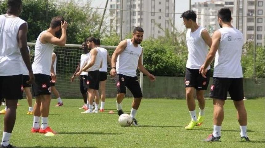 Şampiyon Adanaspor, Top Başı Yaptı