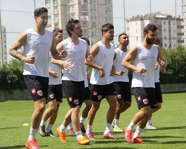 Şampiyon Adanaspor, Top Başı Yaptı