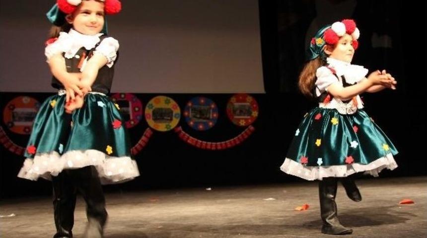 Kreş Ve Anaokulu &Ouml;ğrencilerinin 23 Nisan Coşkusu