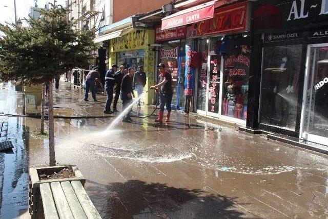 Kars’ta Gece Gündüz Temizlik Çalışması