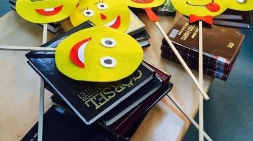 Sa&uuml; &Ouml;ğrencilerinden &lsquo;sakarya G&uuml;l&uuml;yor T&uuml;rkiye G&uuml;l&uuml;yor&rsquo; İsimli Sosyal Farkındalık Projesi