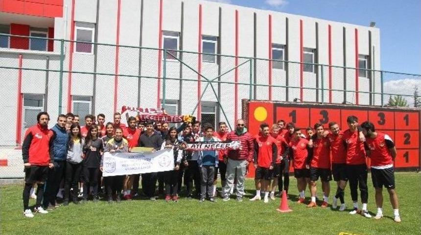 Siyah Kırmızılılar Trabzon Ma&ccedil;ının Hazırlıklarını S&uuml;rd&uuml;r&uuml;yor