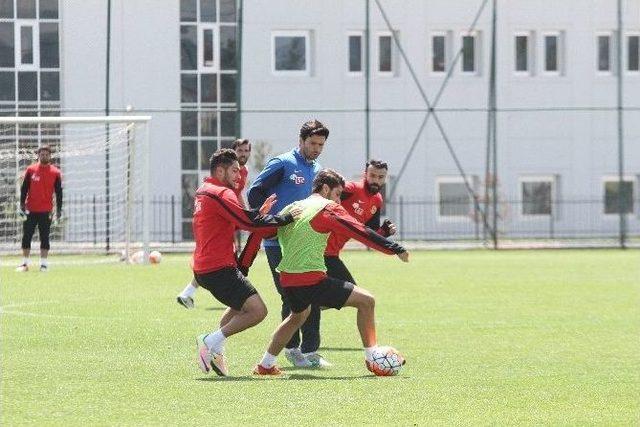 Siyah Kırmızılılar Trabzon Maçının Hazırlıklarını Sürdürüyor