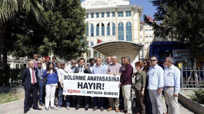 Adliye &Ouml;n&uuml;nde Laiklik Eylemi