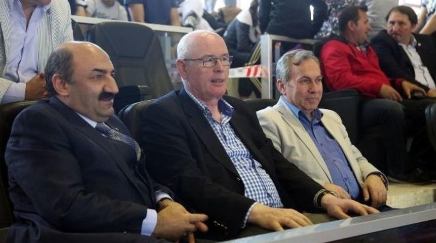 Başarılı Taekwondoculara Madalya