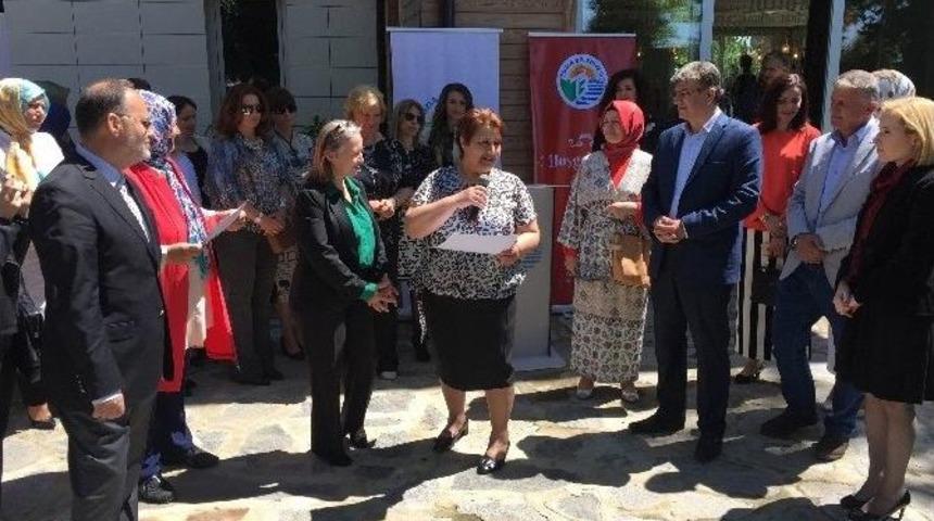 Geleneksel Türk El Yazmacılığı Sergisi Sanatseverlerle Buluştu