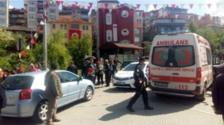 Karşıdan Karşıya Ge&ccedil;en &Ccedil;ocuğa Otomobil &Ccedil;arptı