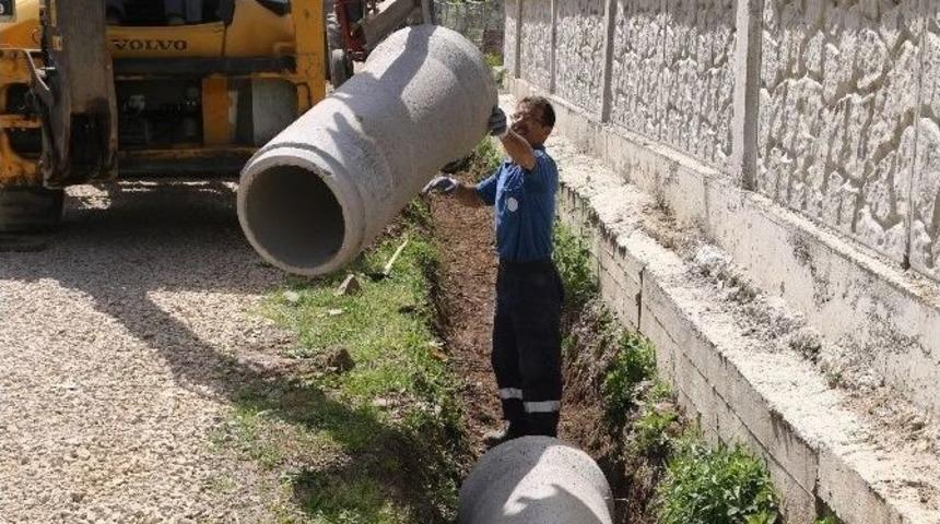 K&uuml;&ccedil;&uuml;cek Mahallesinde Alt Yapı Hizmetleri Devam Ediyor