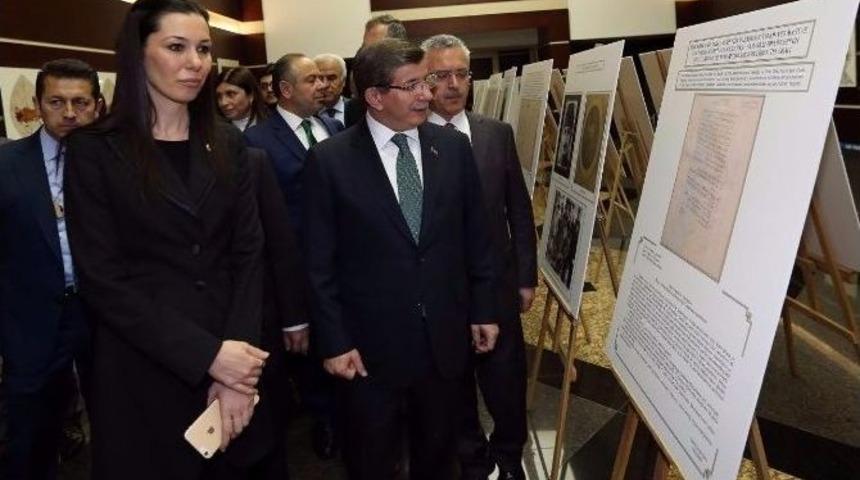 Başbakan Davutoğlu "kut&rsquo;&uuml;l Amare 100. Yıl Fotoğraf Sergisini" Gezdi