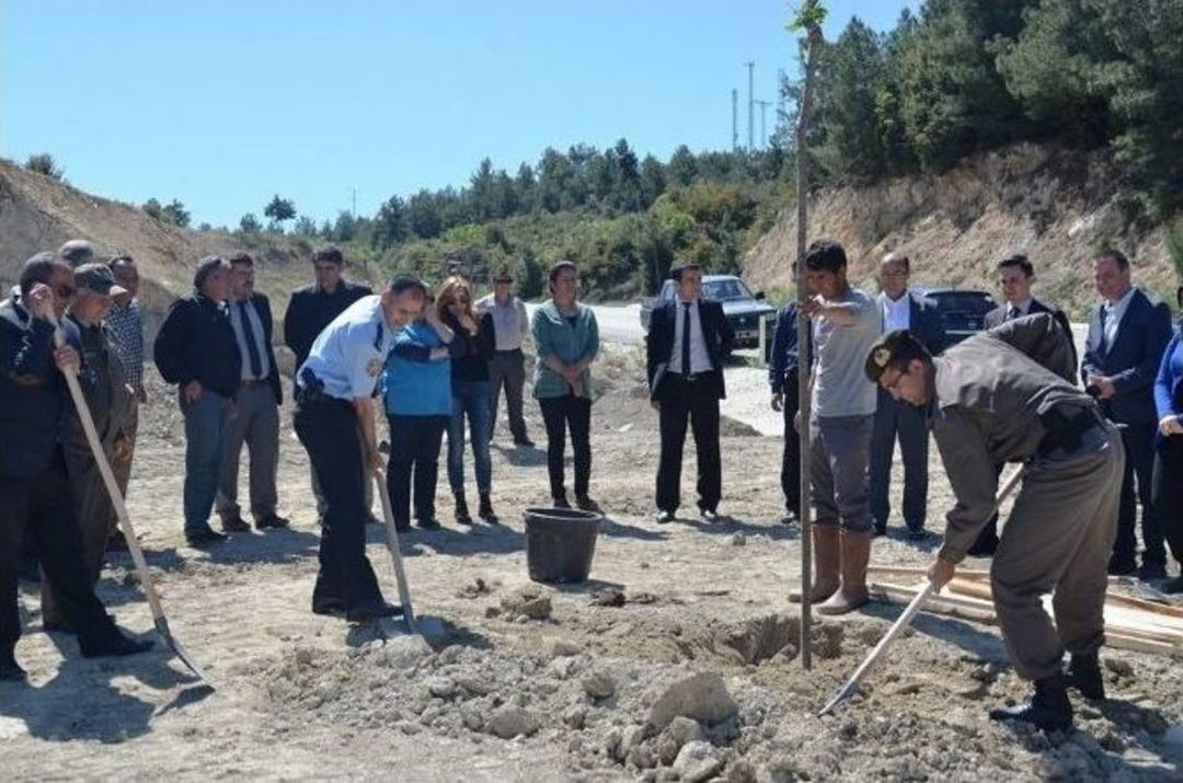 Selendi Devlet Hastanesinden Fidan Dikimi