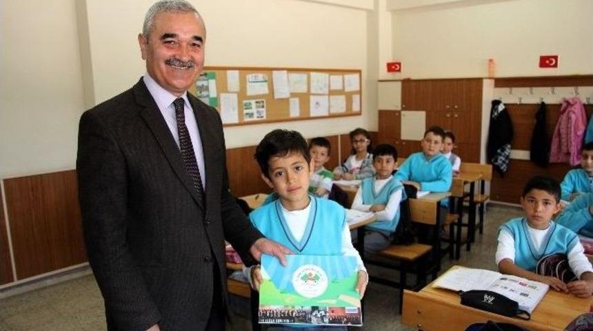 Başkan Karataş&rsquo;tan &Ouml;ğrencilere Eğitim Seti