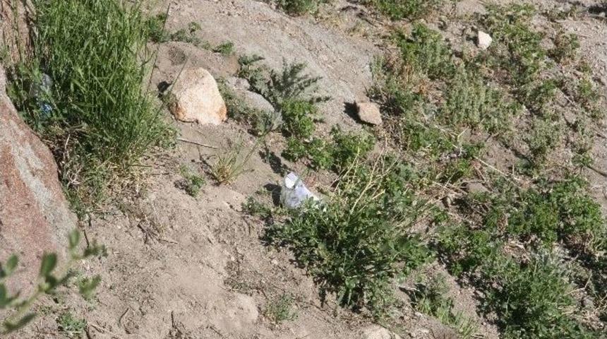 Gezmek İ&ccedil;in &Ccedil;ıktığı Kalenin Surlarından Aşağı D&uuml;şt&uuml;