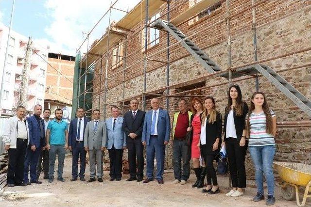 Alaşehir’in Tarihi Yapılarına Büyükşehir Eli