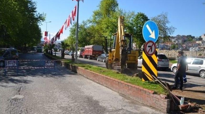 Alaplı Belediyesi Kaldırım Ve Ref&uuml;j &Ccedil;alışmalarını S&uuml;rd&uuml;r&uuml;yor