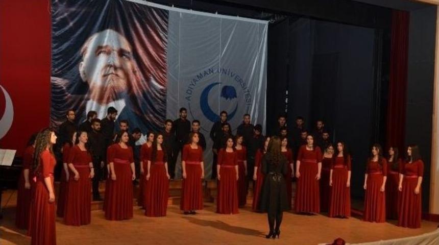 &Uuml;niversite&rsquo;de, 10. Yıl Koro Konseri D&uuml;zenlendi