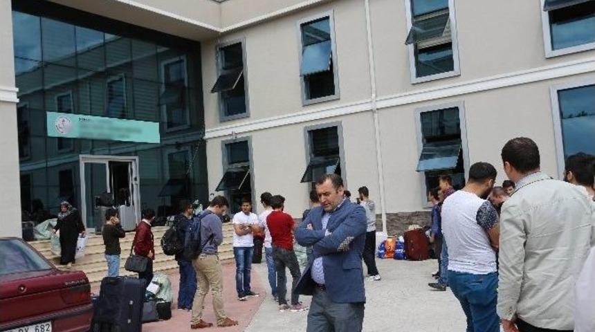 Ruhsatı Olmayan Erkek &Ouml;ğrenci Yurdu M&uuml;h&uuml;rlendi