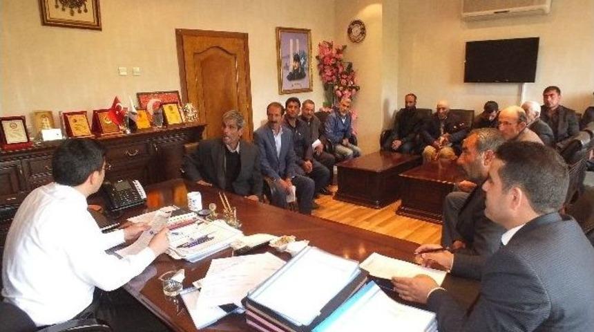 Malazgirt Kaymakamı Kırlı, İlçede Yaşayan 3 Bin 500 Kişiye Yardım Ulaştırdı