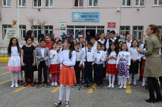 Mecidiye İlkokulunda ’özel’ 23 Nisan Kutlaması