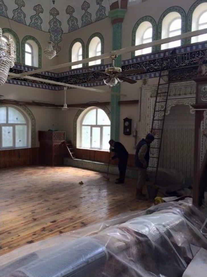 İsabeyli Çarşı Camisinin Pencereleri Yenilendi G1