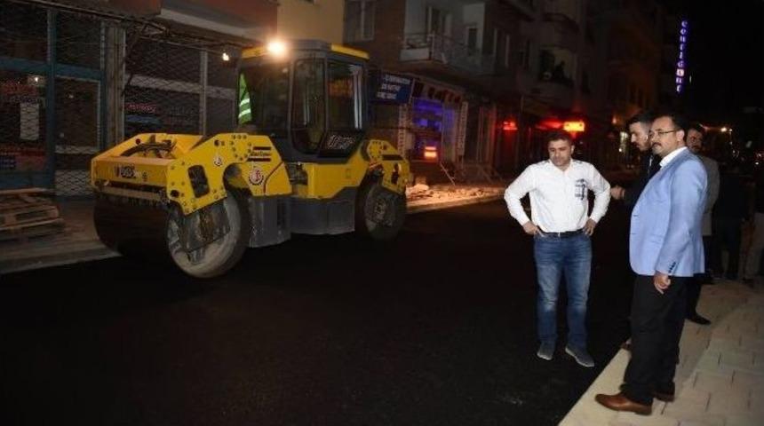 Uşak&rsquo;ta Bir G&uuml;nde 1 Km Asfalt Yol Yapılıyor