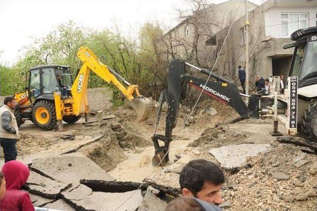 Van’da Yaşanan Patlamanın Şiddeti Gün Ağardığında Ortaya Çıktı