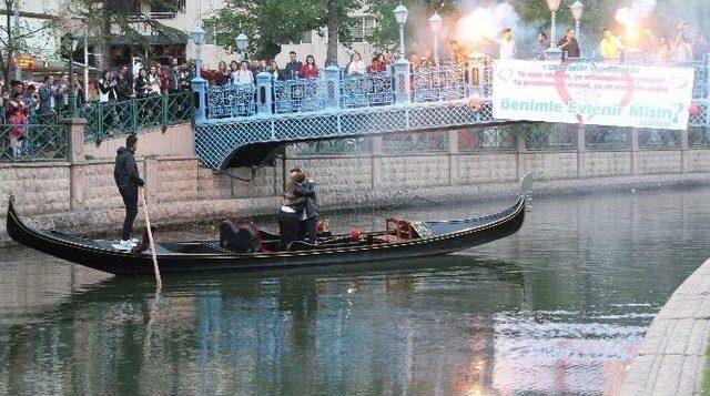 Eskişehir’de Mutluluğa İlk Adımın Adresi Yine Porsuk Oldu