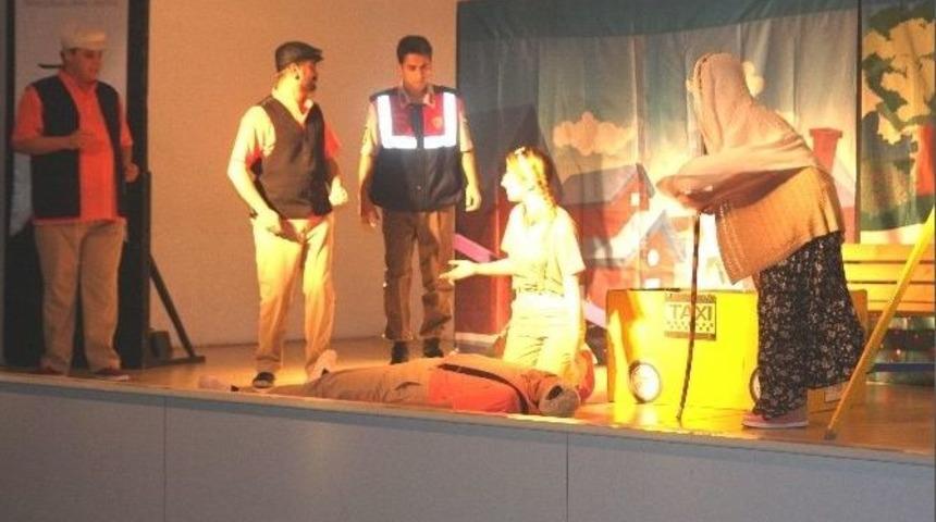 &Ouml;ğrencilere Tiyatro İle Trafik Eğitimi