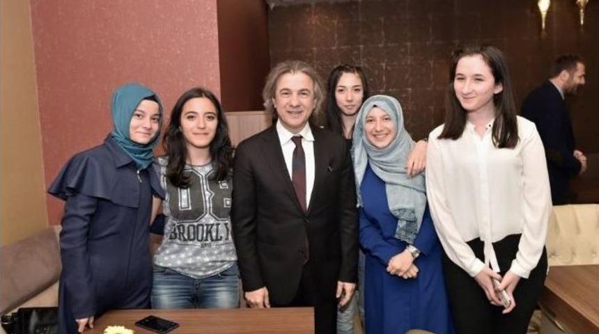 Okmeydanı&rsquo;na Hem Ziyaret Hem Tapu