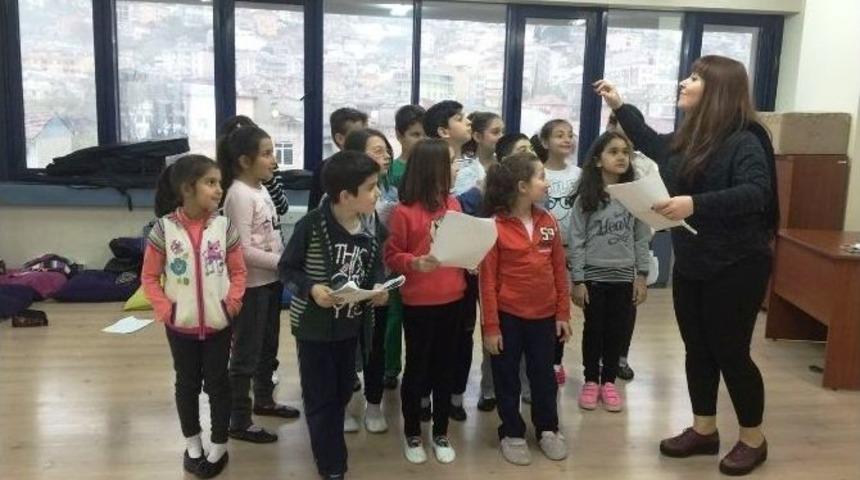 İzmit Belediyesi Drama Okulu &Ouml;ğrencilerinden Tiyatro Ş&ouml;leni