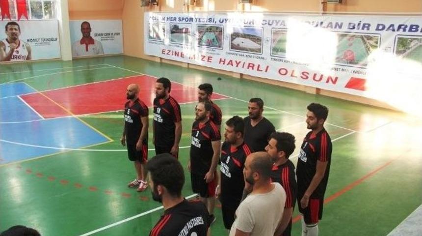 Ezine&rsquo;de Voleybol Turnuvası
