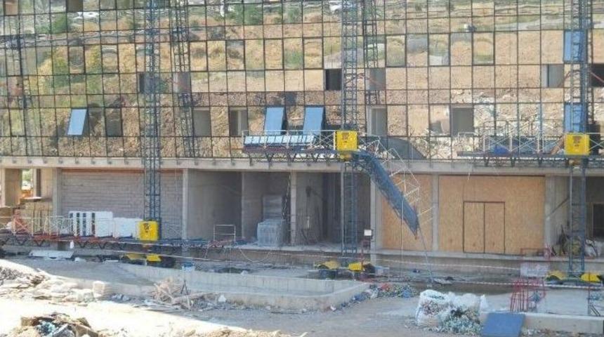 İskele Ortadan İkiye Ayrıldı: 4 İş&ccedil;i Yaralı