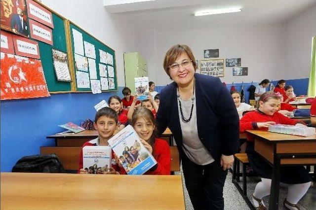 Konak’ın Bilgin Çocuklarına Eğlenceli Armağan