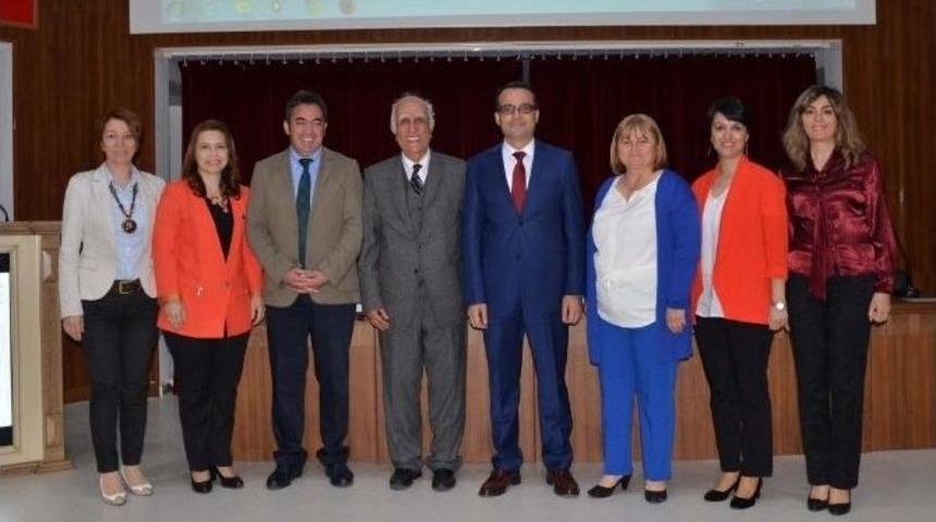 Kadınla Geleceğe Sempozyumu