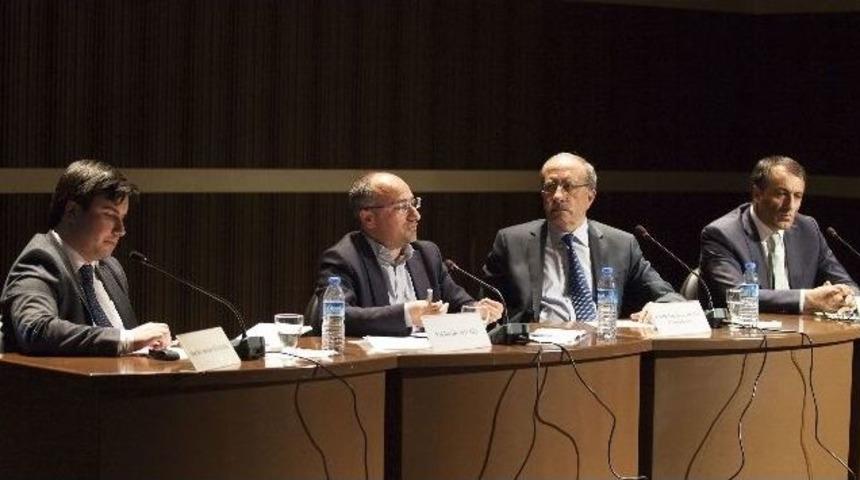 T&uuml;rkiye&rsquo;de Yeni Anayasa Arayışları Ve H&uuml;k&uuml;met Sistemi Tartışmaları