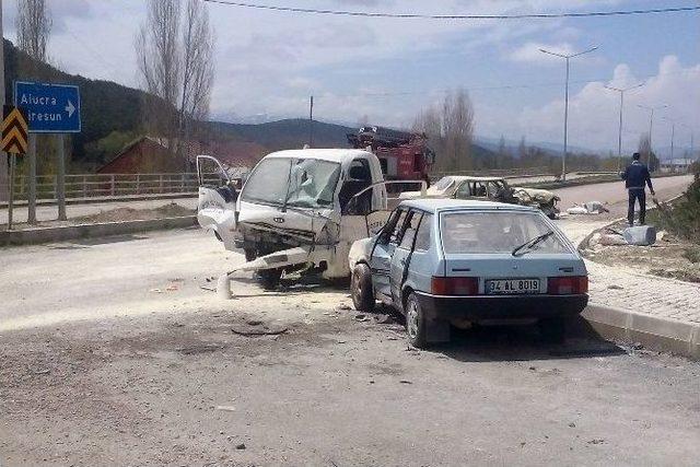 Gümüşhane’de Zincirleme Trafik Kazası: 2 Ölü, 6 Yaralı