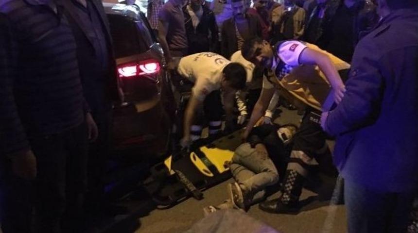 Motosiklet İle Otomobil &Ccedil;arpıştı: 1 Yaralı