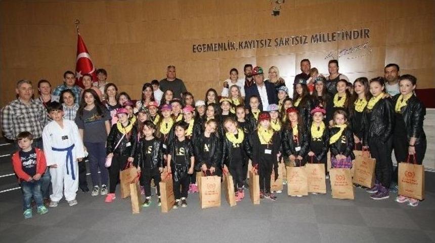 Miniklerden G&ouml;zyaşlı Veda