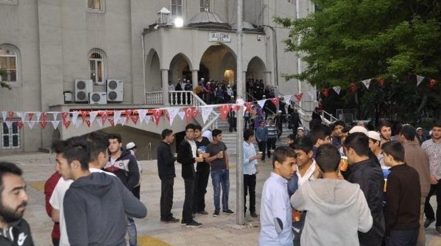 Gen&ccedil;ler &lsquo;vefa Y&uuml;r&uuml;y&uuml;ş&uuml;&rsquo;nde Buluştu