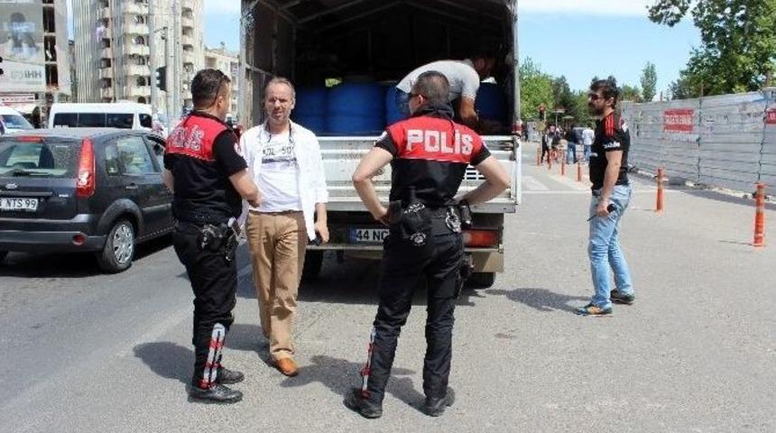 Kamyonetteki Varil Polisi Harekete Geçirdi