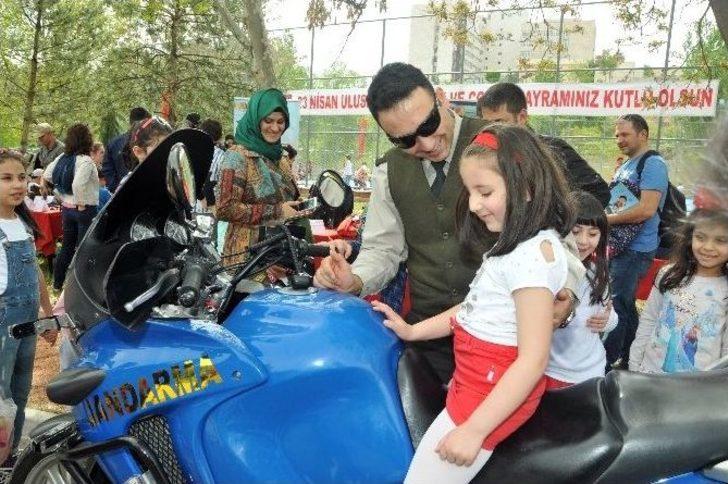 Jandarma’dan Gata’da Çocuk Bayramı Standı G1