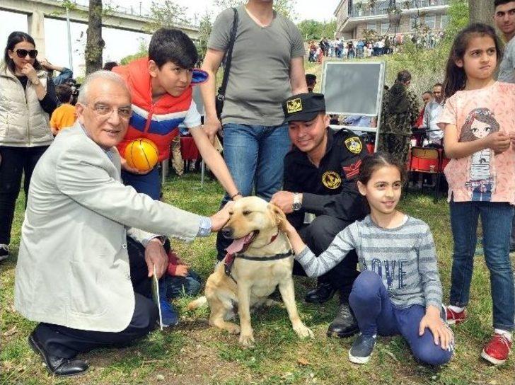 Jandarma’dan Gata’da Çocuk Bayramı Standı G2