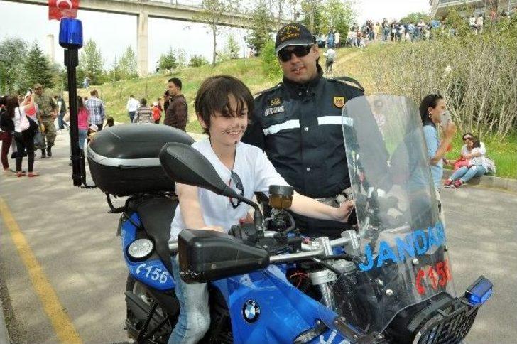 Jandarma’dan Gata’da Çocuk Bayramı Standı G3