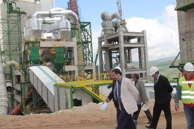 Sarıcaoğlu Çimento Fabrikasını Ziyaret Etti