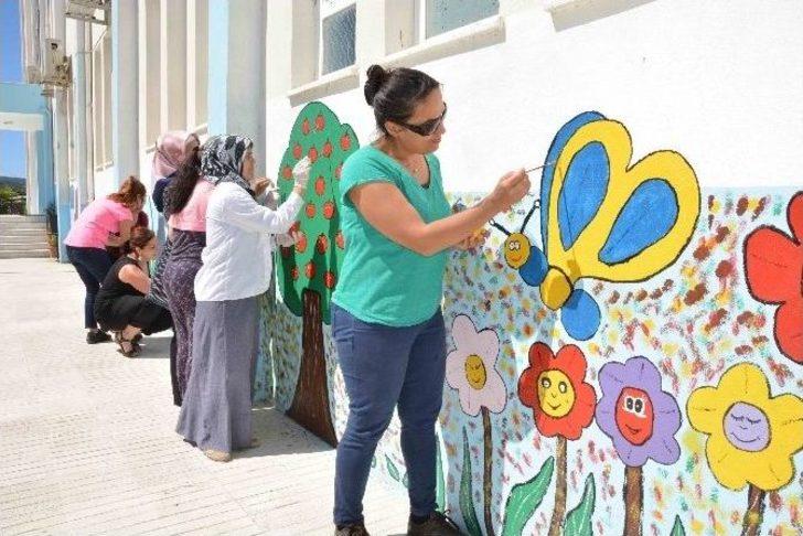 Fırçaları İle Köy Okullarını Güzelleştiriyorlar G4