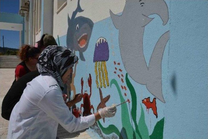 Fırçaları İle Köy Okullarını Güzelleştiriyorlar G5