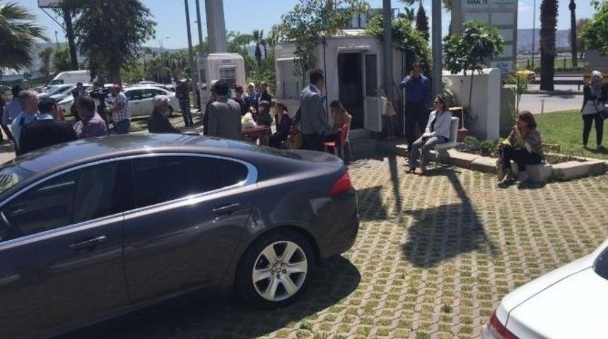 Ak Parti İzmir İl Binasında Zehirli Gaz Alarmı