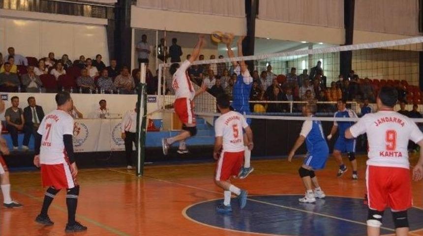 Kaymakamlık Kupasının Şampiyonu Kahta Belediyesi Voleybol Takımı Oldu
