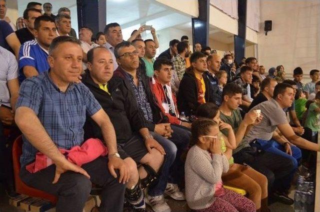 Kaymakamlık Kupasının Şampiyonu Kahta Belediyesi Voleybol Takımı Oldu